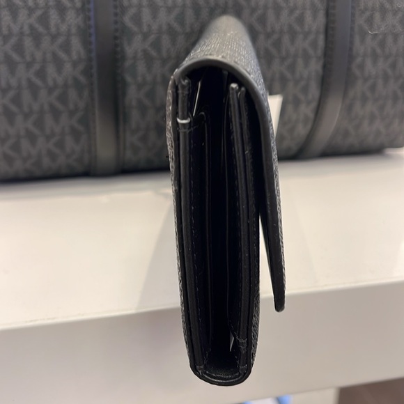 Michael Kors Jet Set Large Signature Logo Tri-Fold Wallet
Black 
NWT - Picture 12 of 16